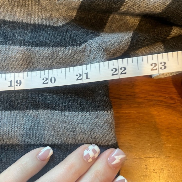 Patagonia men’s wool and cashmere blend black and‎ gray striped sweater size med - Picture 4 of 4